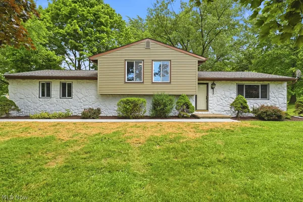 $290,000 | 7606 Woodcrest Avenue Northeast, Canton, OH 44721