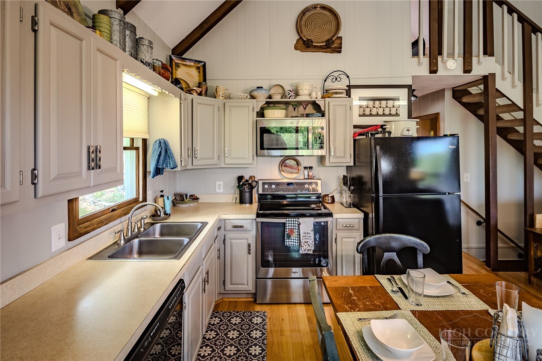 905 Harley Perry Road Zionville, NC 28698 - Photo 20 of 48