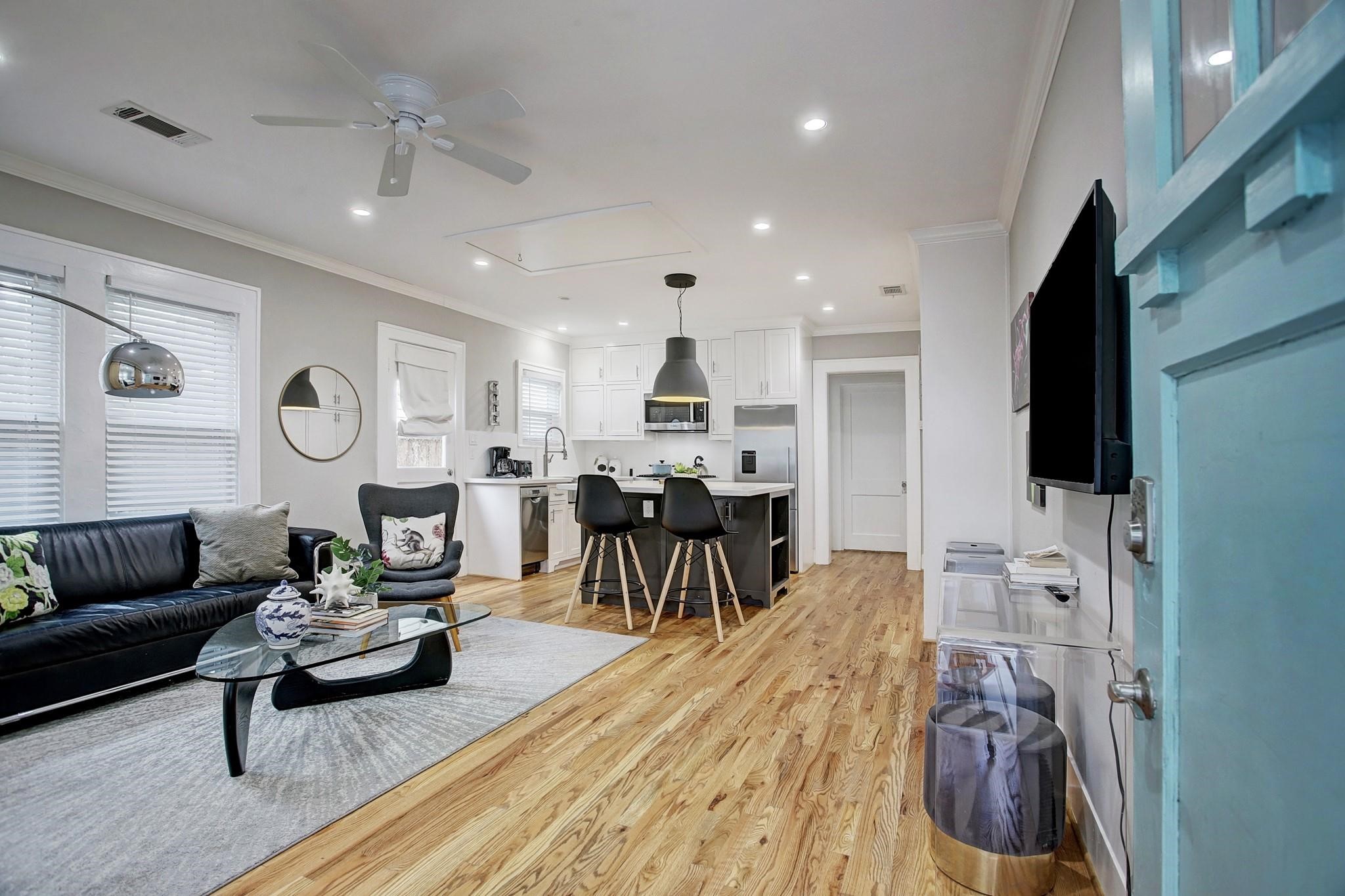 127 Payne Street Houston, TX 77009 - Photo 5 of 23 Welcome in! You will love this home!