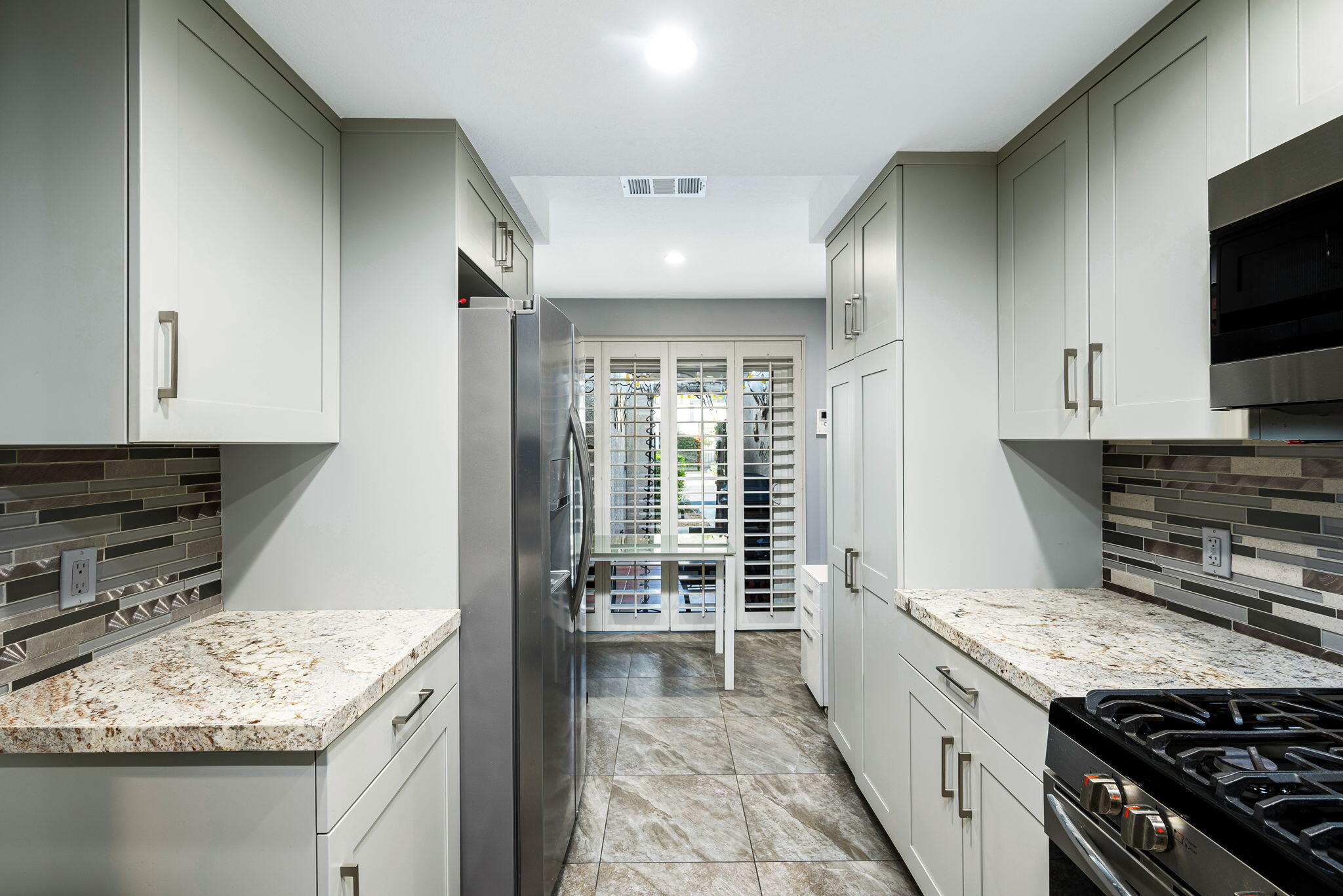 412 Rio Vista Drive Palm Springs, CA 92262 - Photo 16 of 45 a kitchen with a stove and a sink
