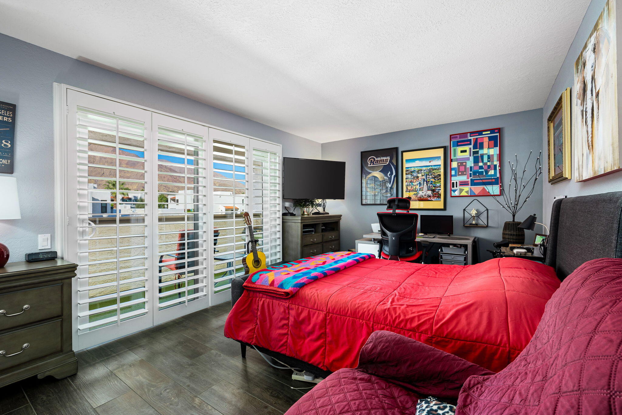 412 Rio Vista Drive Palm Springs, CA 92262 - Photo 25 of 45 a bedroom with a bed and a flat tv screen