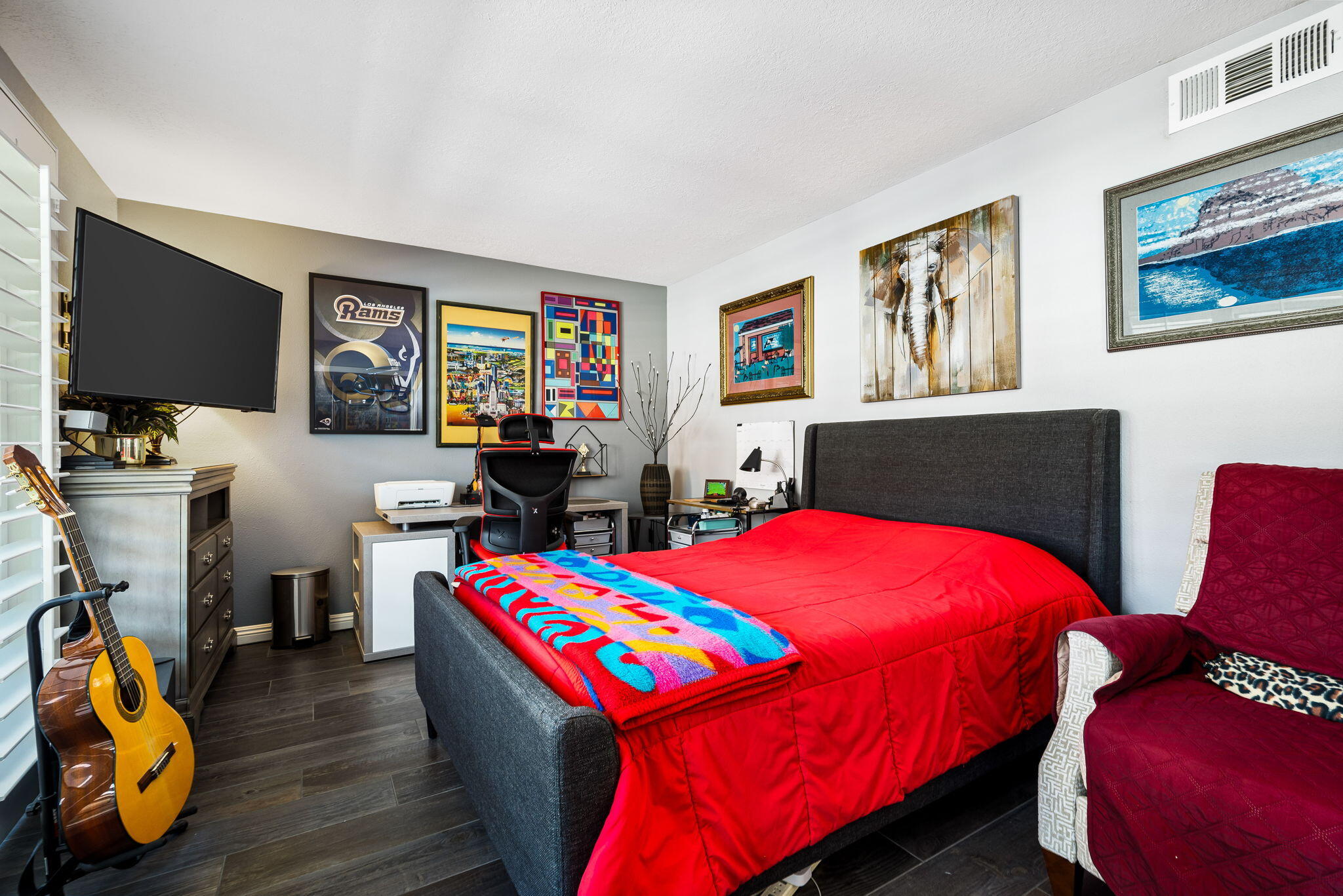 412 Rio Vista Drive Palm Springs, CA 92262 - Photo 26 of 45 a bedroom with bed and a flat screen tv