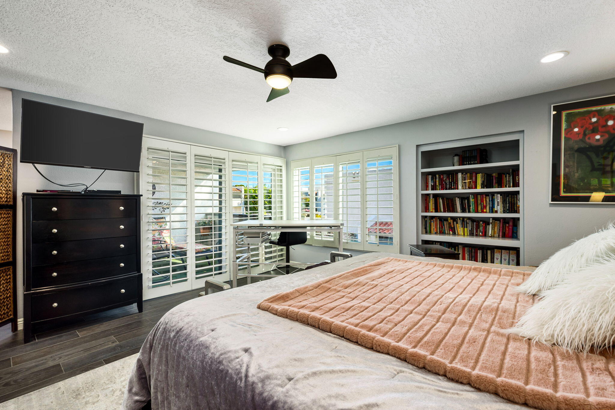 412 Rio Vista Drive Palm Springs, CA 92262 - Photo 32 of 45 a bedroom with a bed closet and window