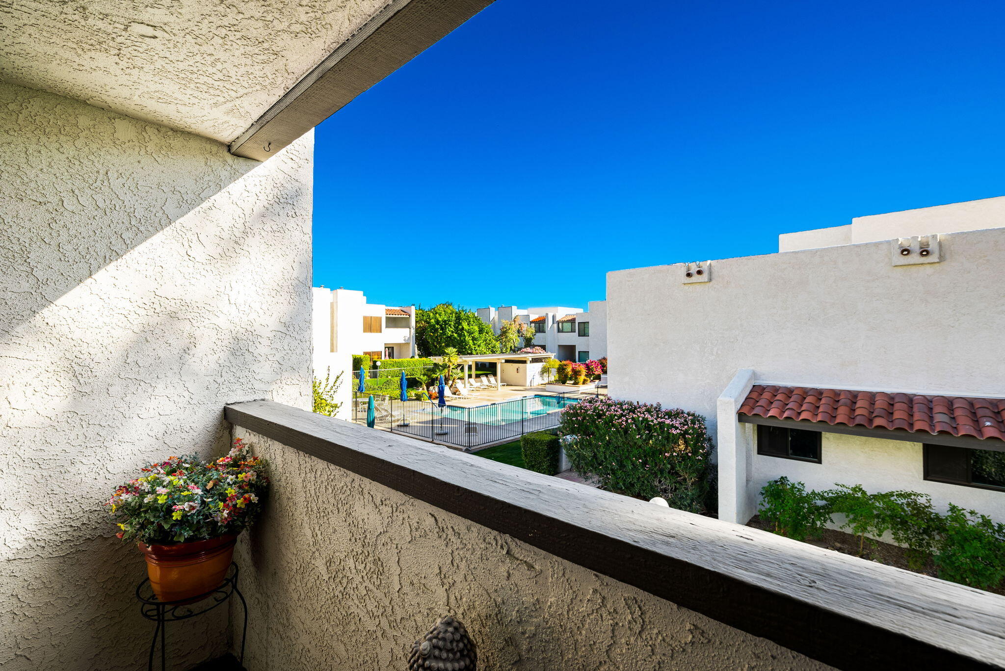 412 Rio Vista Drive Palm Springs, CA 92262 - Photo 34 of 45 a view of a balcony with flower plants