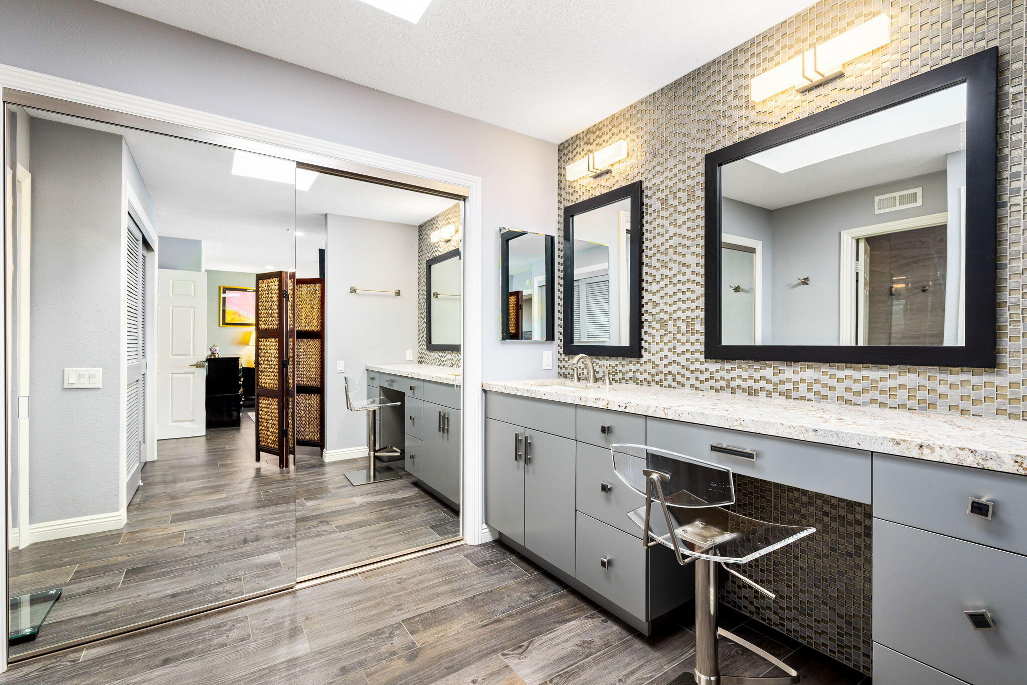 412 Rio Vista Drive Palm Springs, CA 92262 - Photo 36 of 45 a spacious bathroom with a double vanity sink and a mirror
