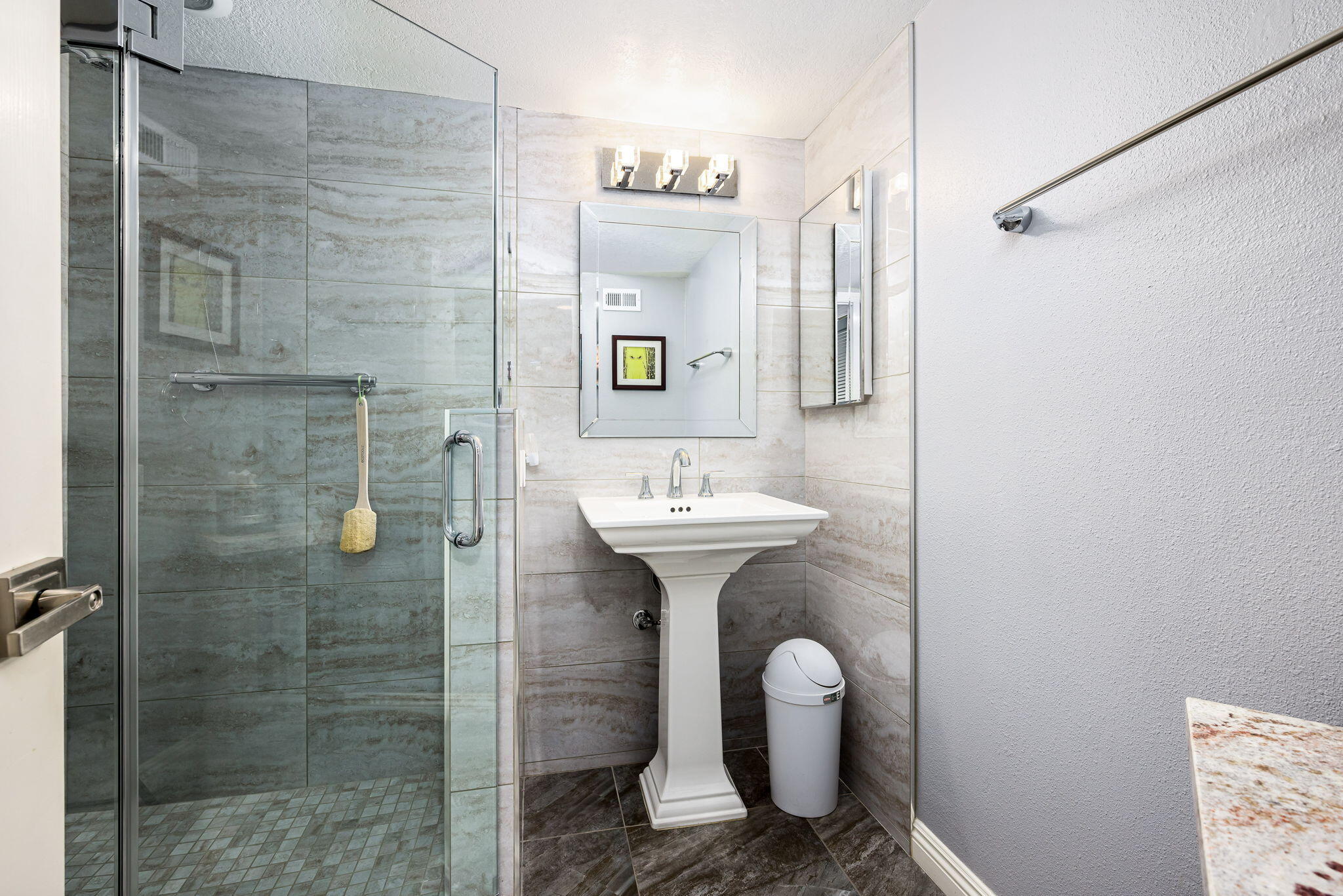 412 Rio Vista Drive Palm Springs, CA 92262 - Photo 39 of 45 a bathroom with a sink toilet and shower