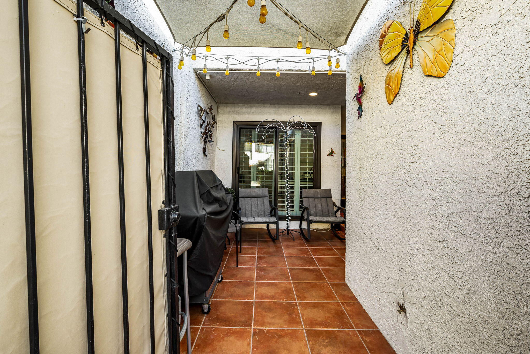 412 Rio Vista Drive Palm Springs, CA 92262 - Photo 7 of 45 a view of entryway with a hall