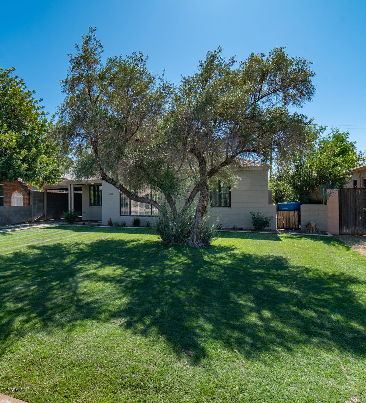 1521 East Granada Road Phoenix, AZ 85006 - Photo 3 of 38 DSC05560