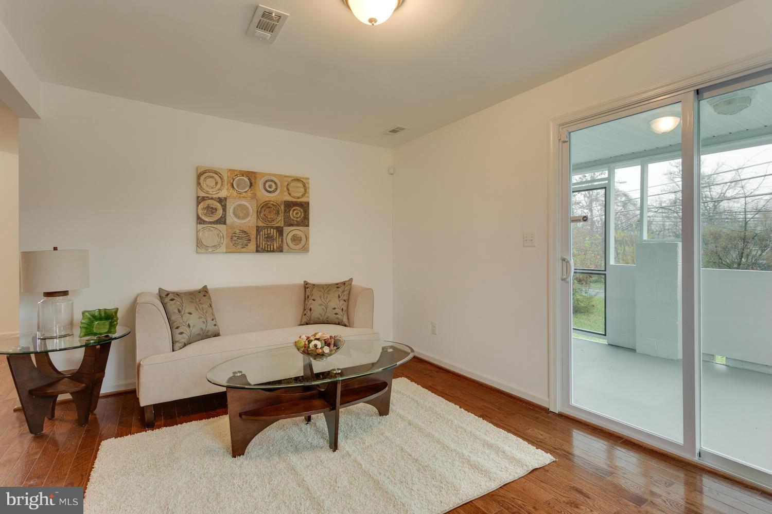 12309 Livingston Road Fort Washington, MD 20744 - Photo 11 of 20 Living Room