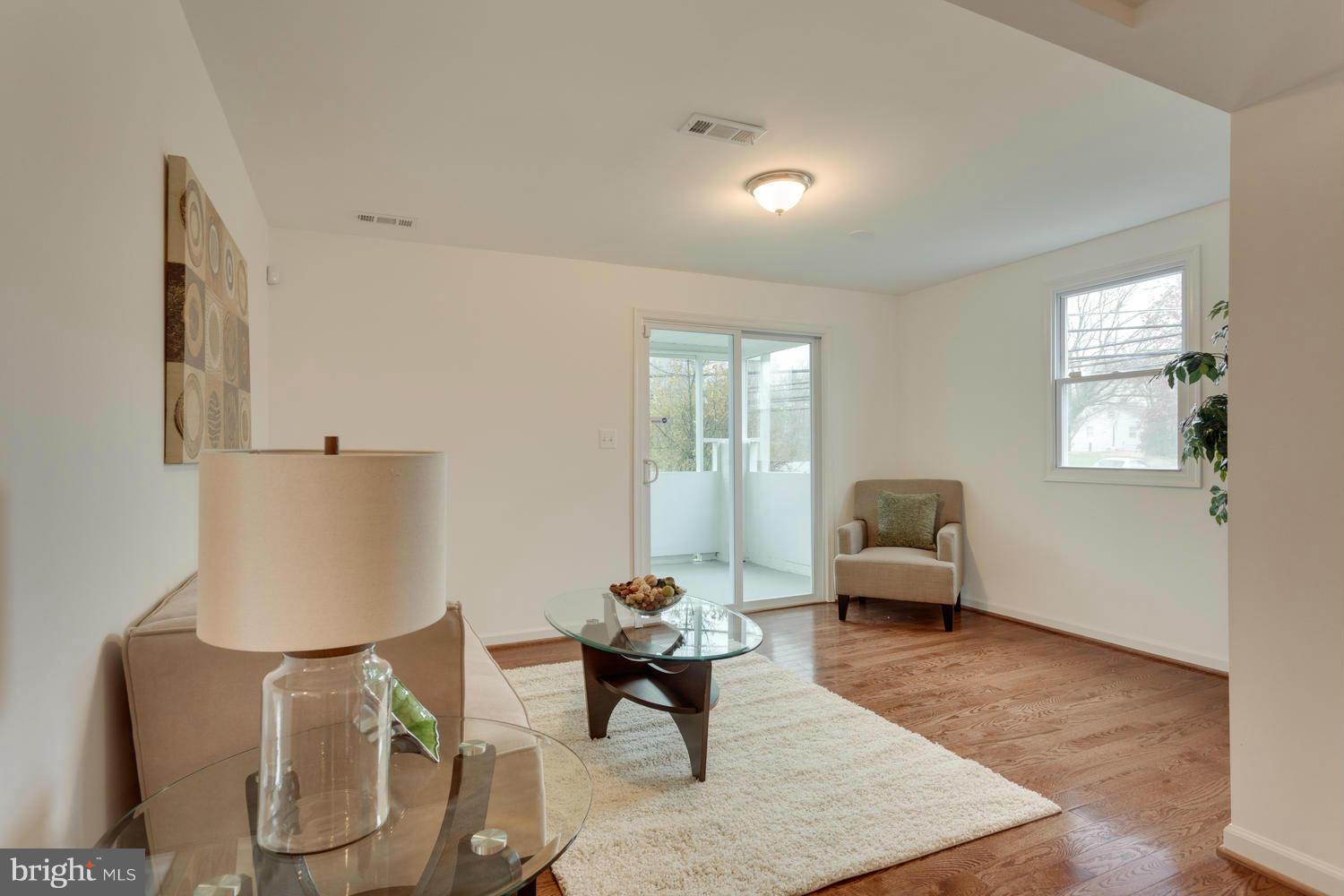 12309 Livingston Road Fort Washington, MD 20744 - Photo 10 of 20 Living Room
