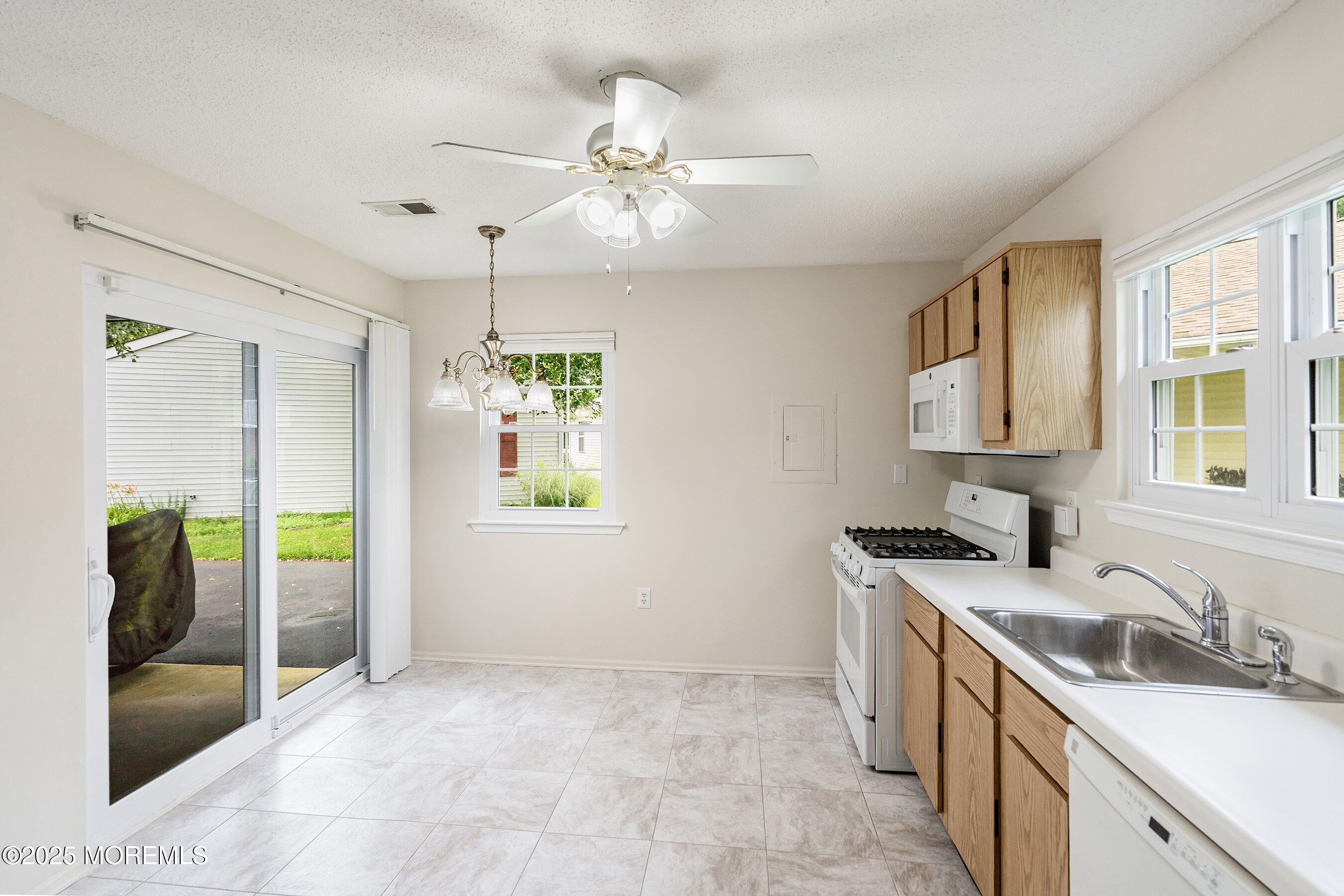 23 Datchet Close, Unit 1000 Freehold, NJ 07728 - Photo 8 of 28 07-Kitchen 1B