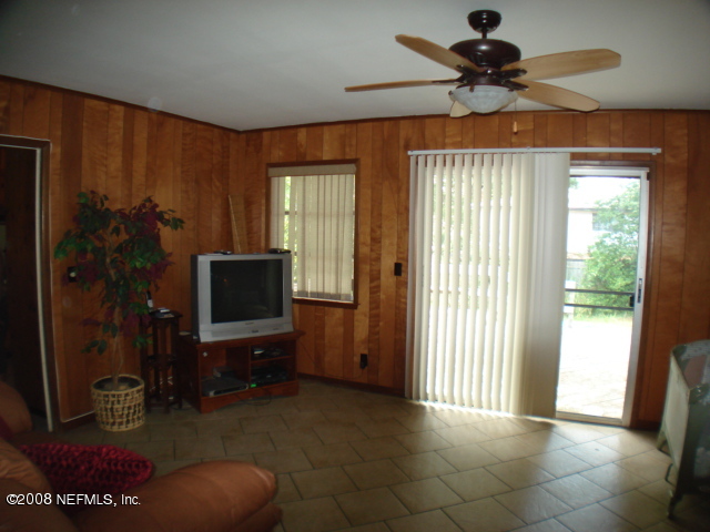 1010 Ald Road Jacksonville, FL 32211 - Photo 5 of 13 FAMILY ROOM OVERLOOKS FENCED BACKYARD