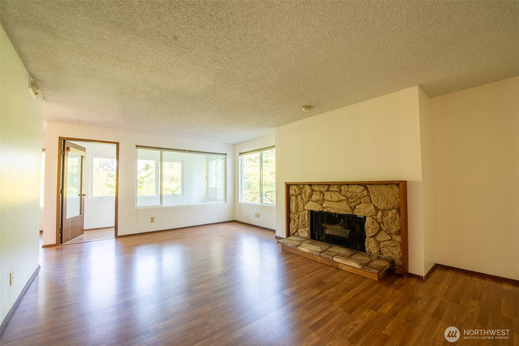 17417 Ashworth Avenue North, Unit 303 Shoreline, WA 98133 - Photo 9 of 24