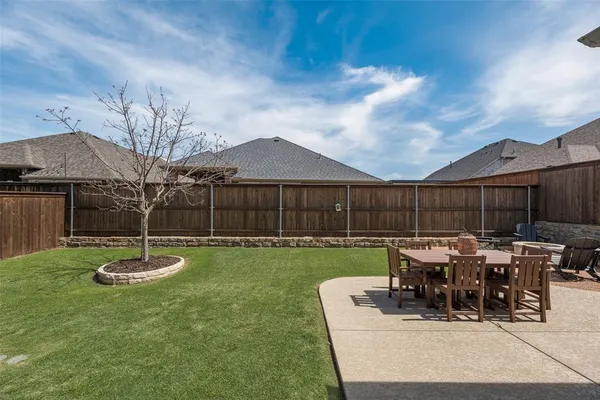 a view of a house with backyard and patio