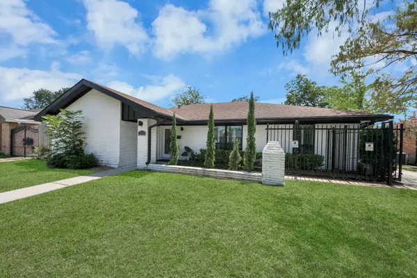 $2,200 | 5823 McKnight Street, Houston, TX 77035