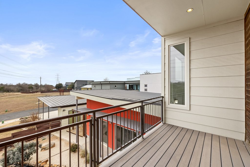 7412 Ava Lane Austin, TX 78724 - Photo 18 of 28 View of balcony