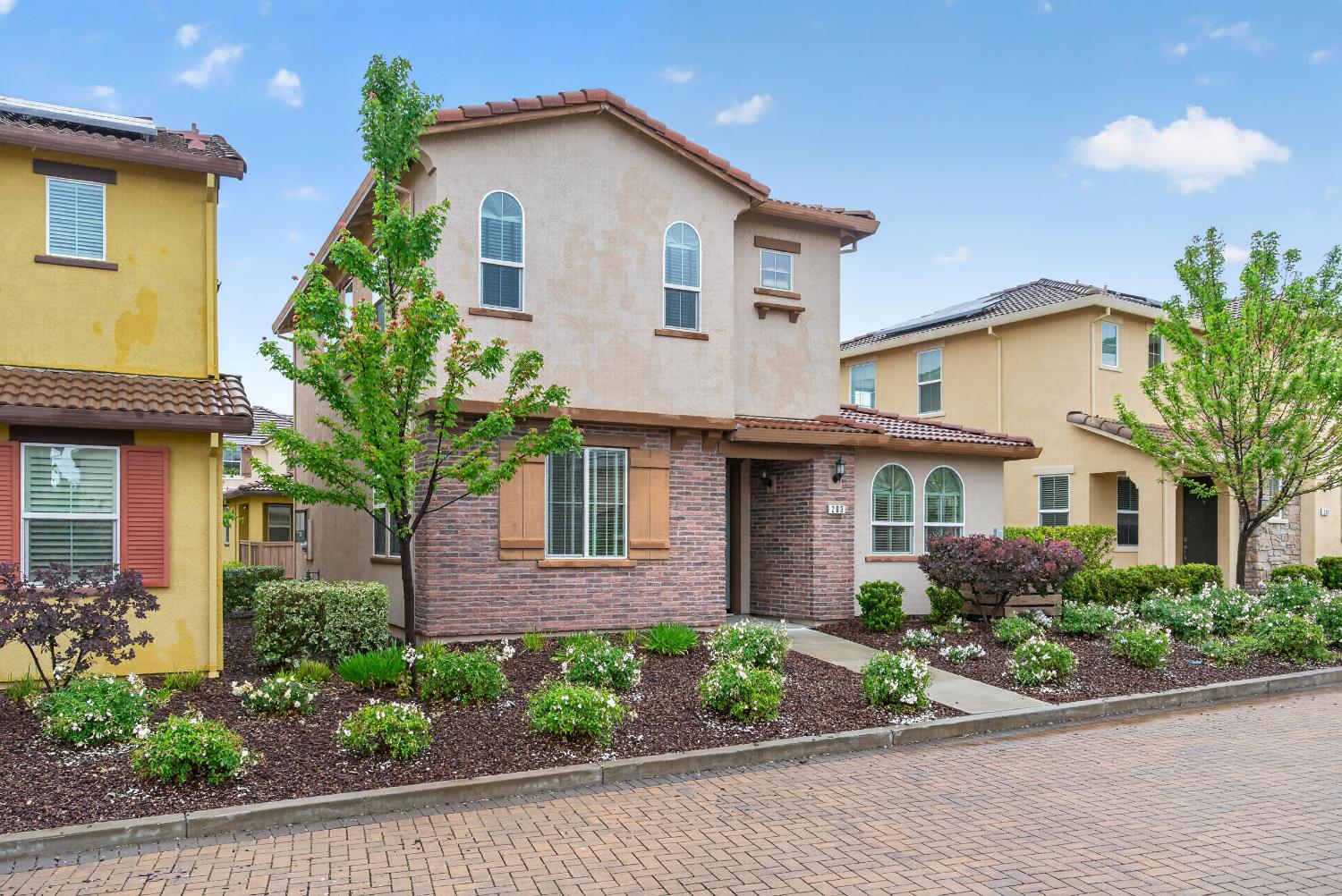 203 Rochdale Street Roseville, CA 95661 - Photo 3 of 46