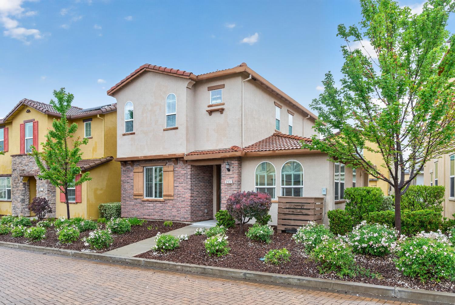 203 Rochdale Street Roseville, CA 95661 - Photo 4 of 46