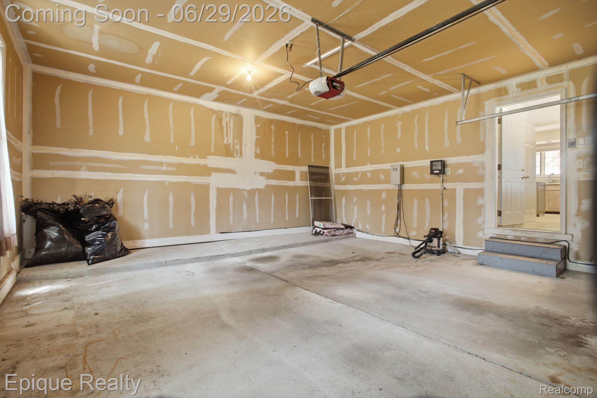3261 Windwood Road West Bloomfield, MI 48324 - Photo 34 of 40 24-web-or-mls-_17A7484 Mark Thomas Hubble.jpg