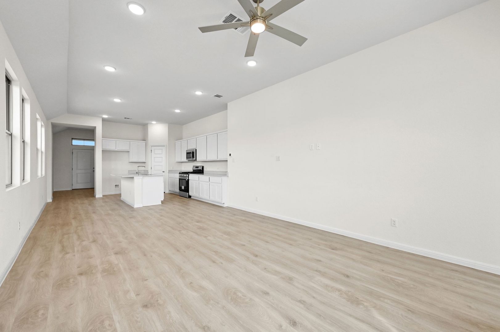 270 Bendecido Loop Elgin, TX 78621 - Photo 12 of 39