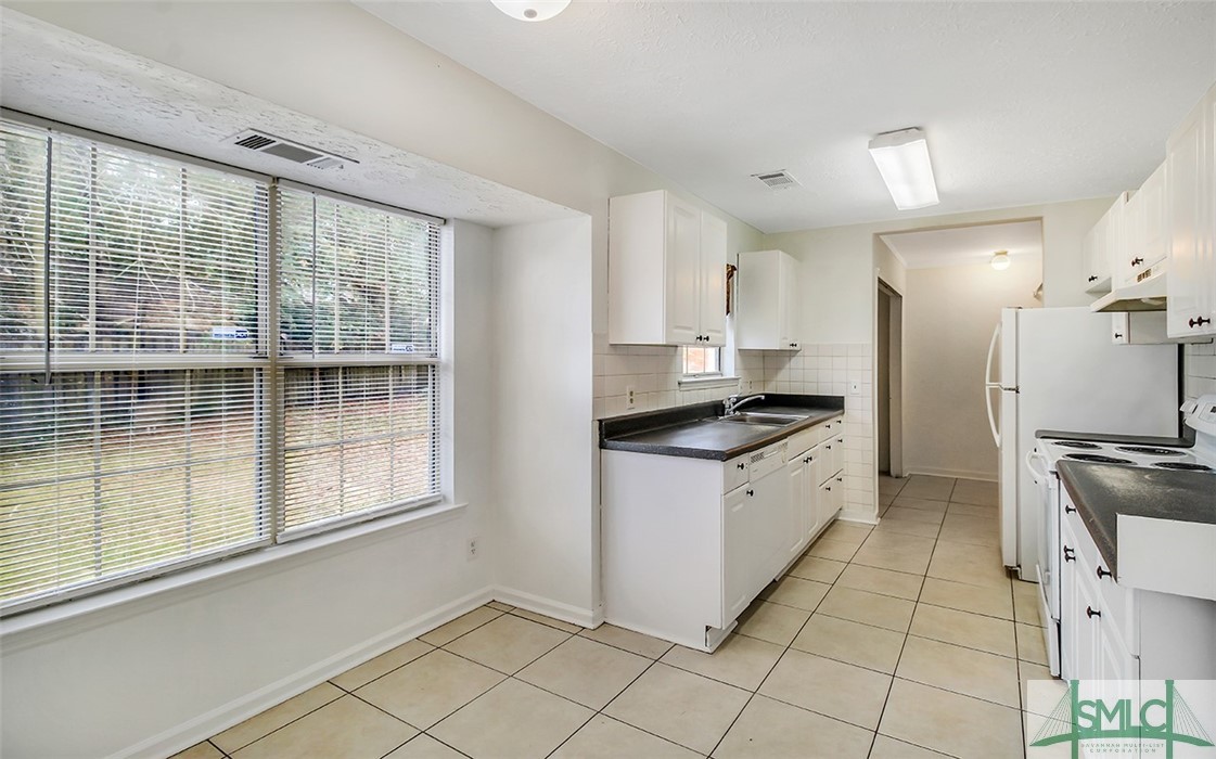 128 North Leeds Gate Road Savannah, GA 31406 - Photo 6 of 24 Breakfast nook