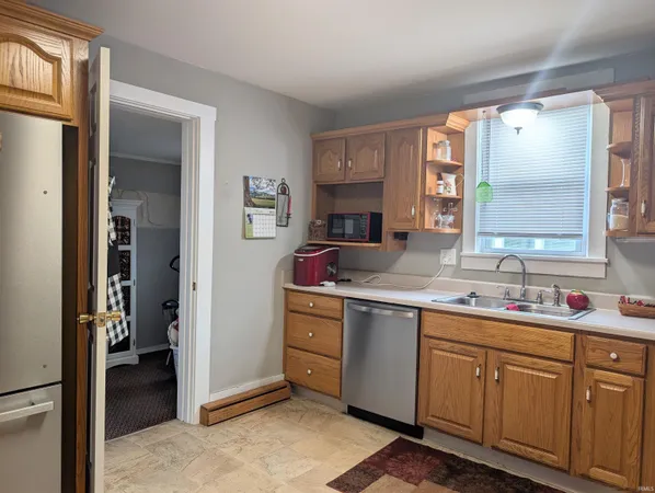 $170,000 | 420 East Central Avenue, Bluffton, IN 46714
