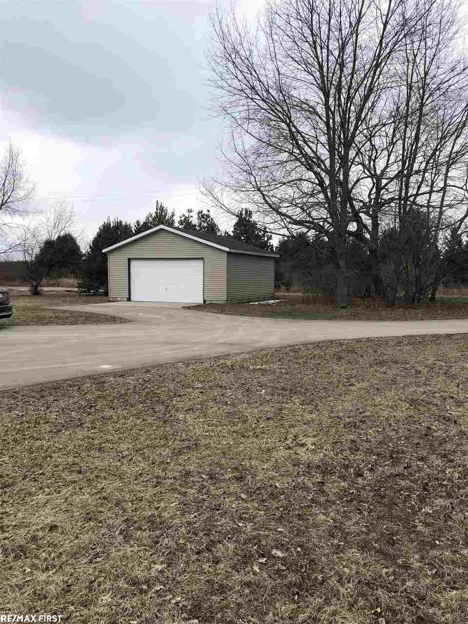 3275 Barnes Lake Road Columbiaville, MI 48421 - Photo 6 of 58 31345774-5.JPG