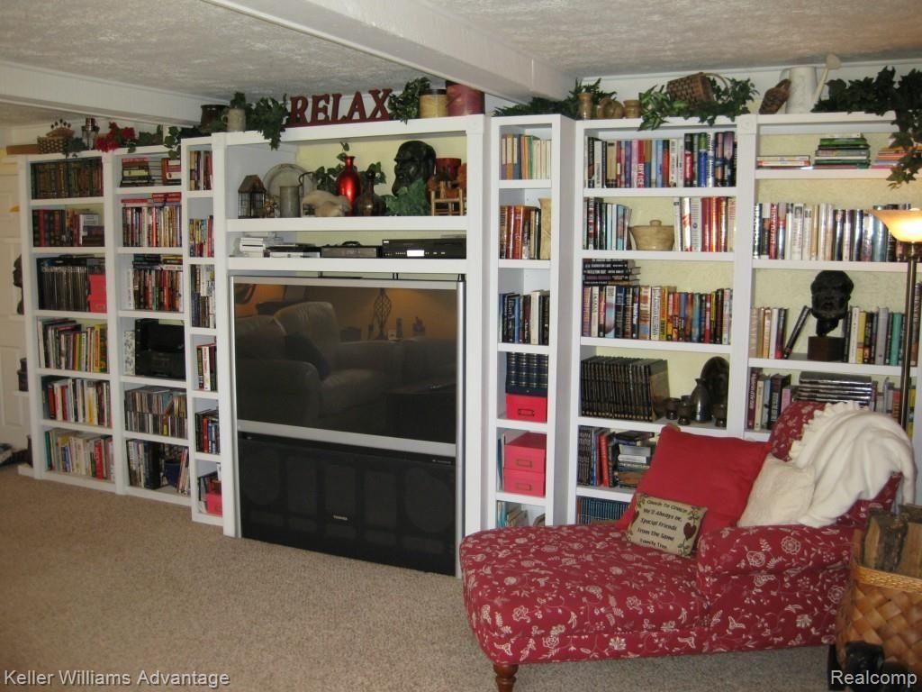 6532 Edgewood Road Canton, MI 48187 - Photo 19 of 32 19 fam rm.jpg