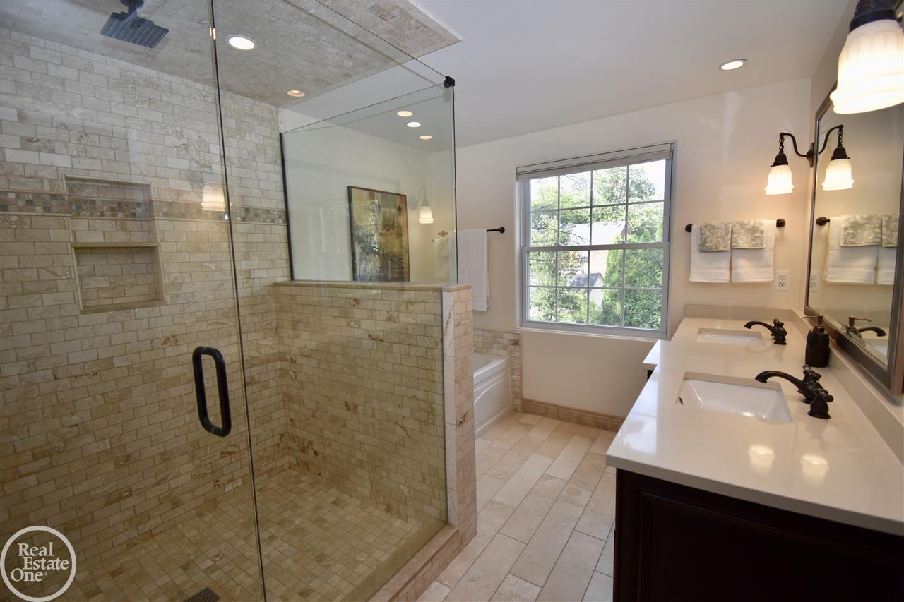 488 Fisher Road Grosse Pointe, MI 48230 - Photo 21 of 40 31358087-20.JPG