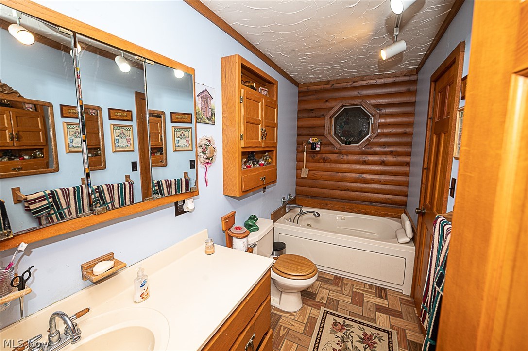 2954 Pinney Topper Road Jefferson, OH 44047 - Photo 17 of 35 MASTER BATH WITH JETTED TUB