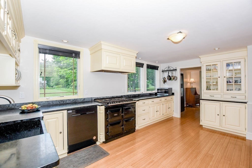 670 Front Street Marion, MA 02738 - Photo 10 of 41