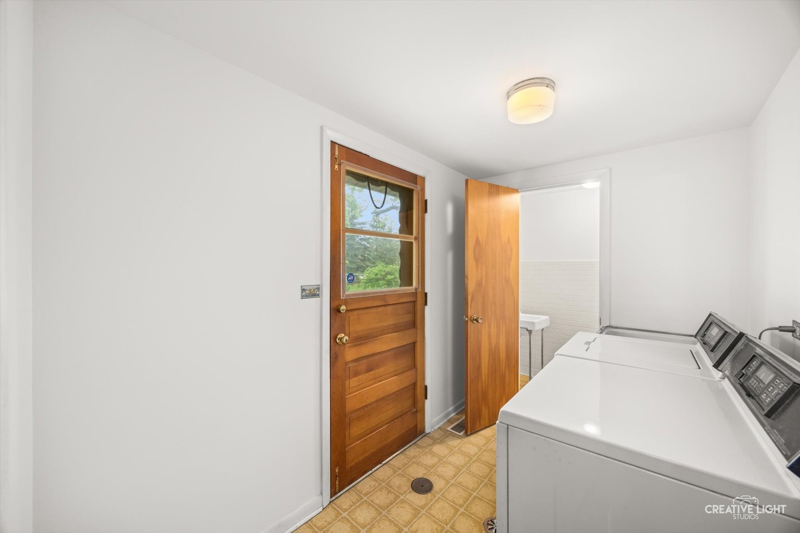 305 South Lambert Road Glen Ellyn, IL 60137 - Photo 9 of 38 Gallery Image 9