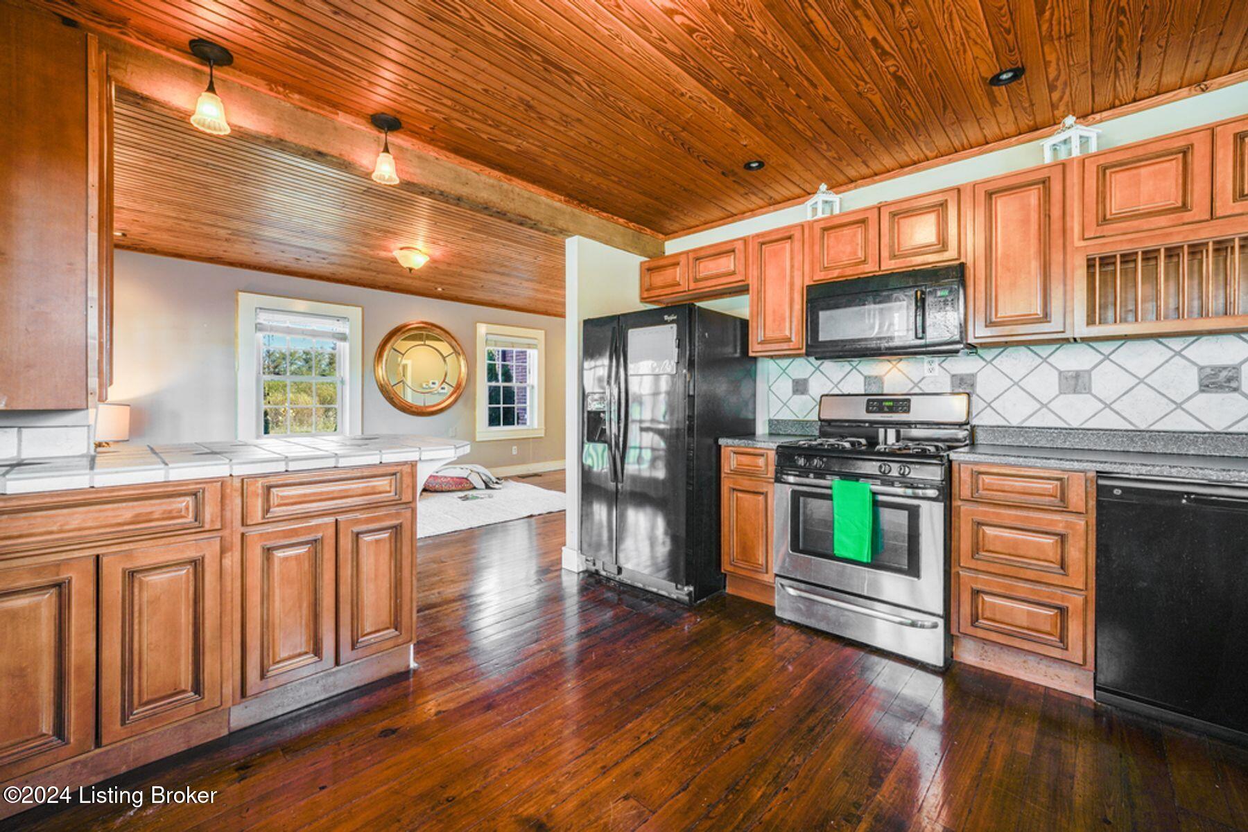 10005 Wingfield Road Louisville, KY 40291 - Photo 14 of 48 photo_online_013