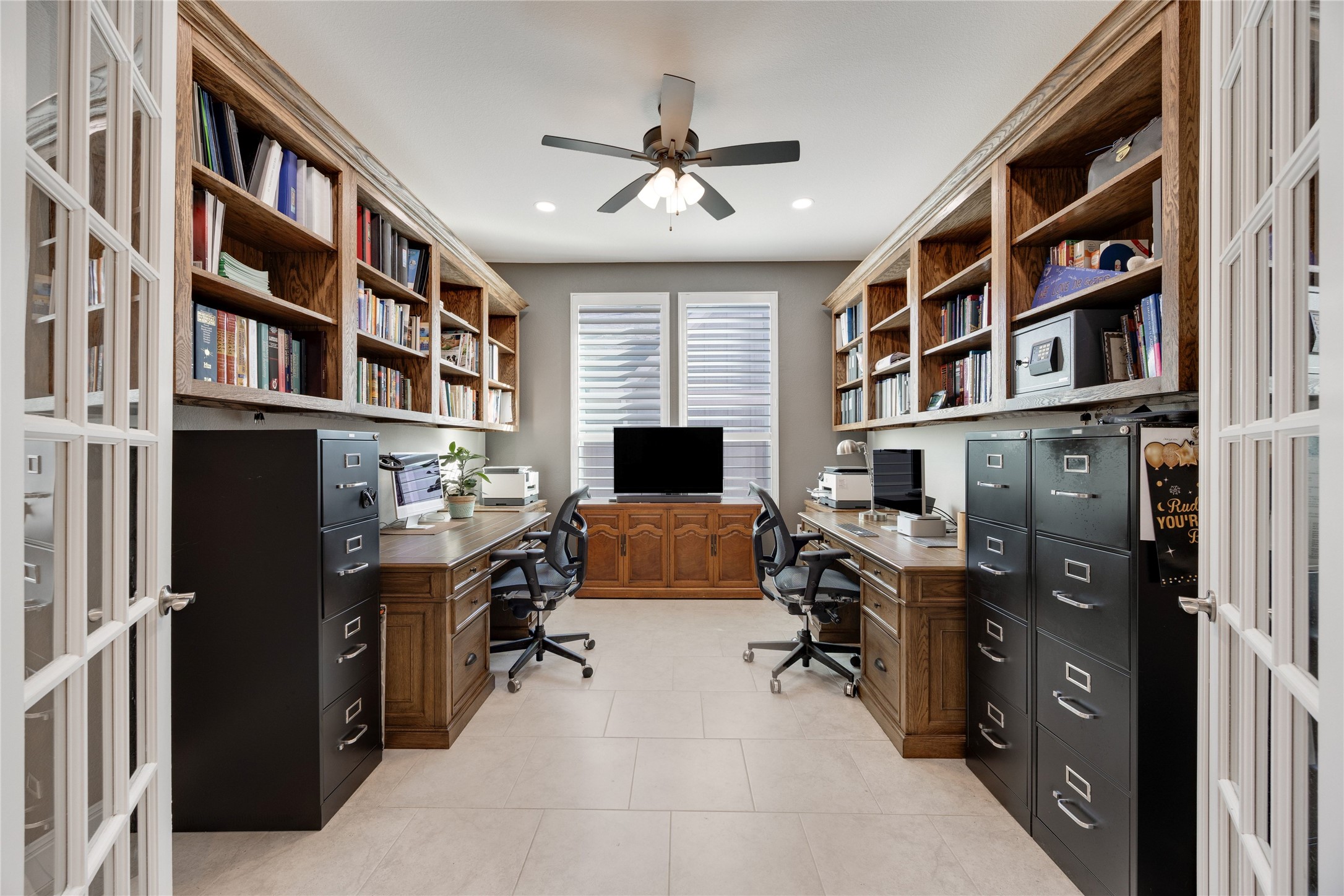 102 Pointer Lane Georgetown, TX 78633 - Photo 25 of 39 Office/Flex space w/ built in bookshelves
