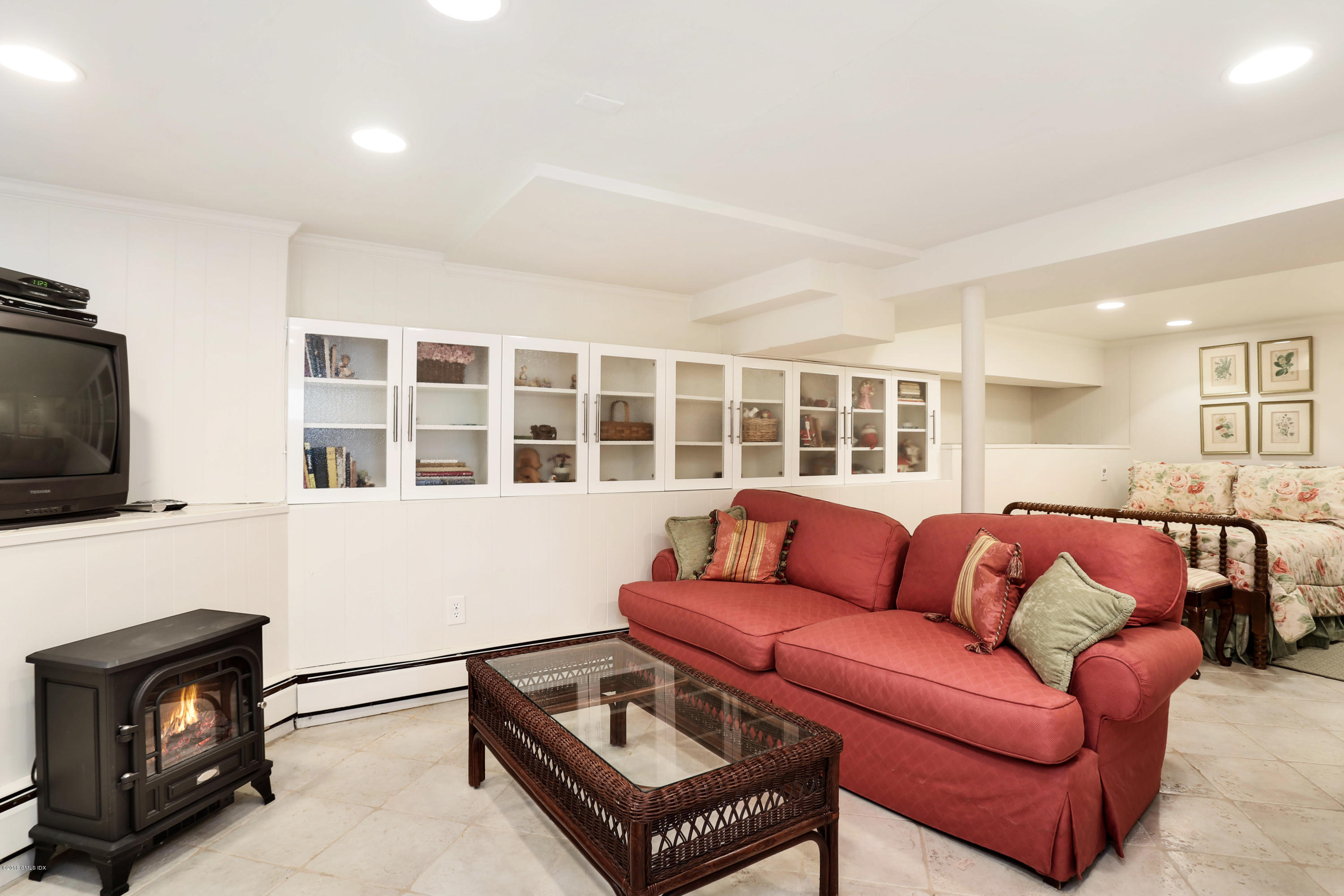 98 Valley Road, Unit 3 Cos Cob, CT 06807 - Photo 14 of 22 98 Valley Rd Unit APT 3 Cos-print-018-1-