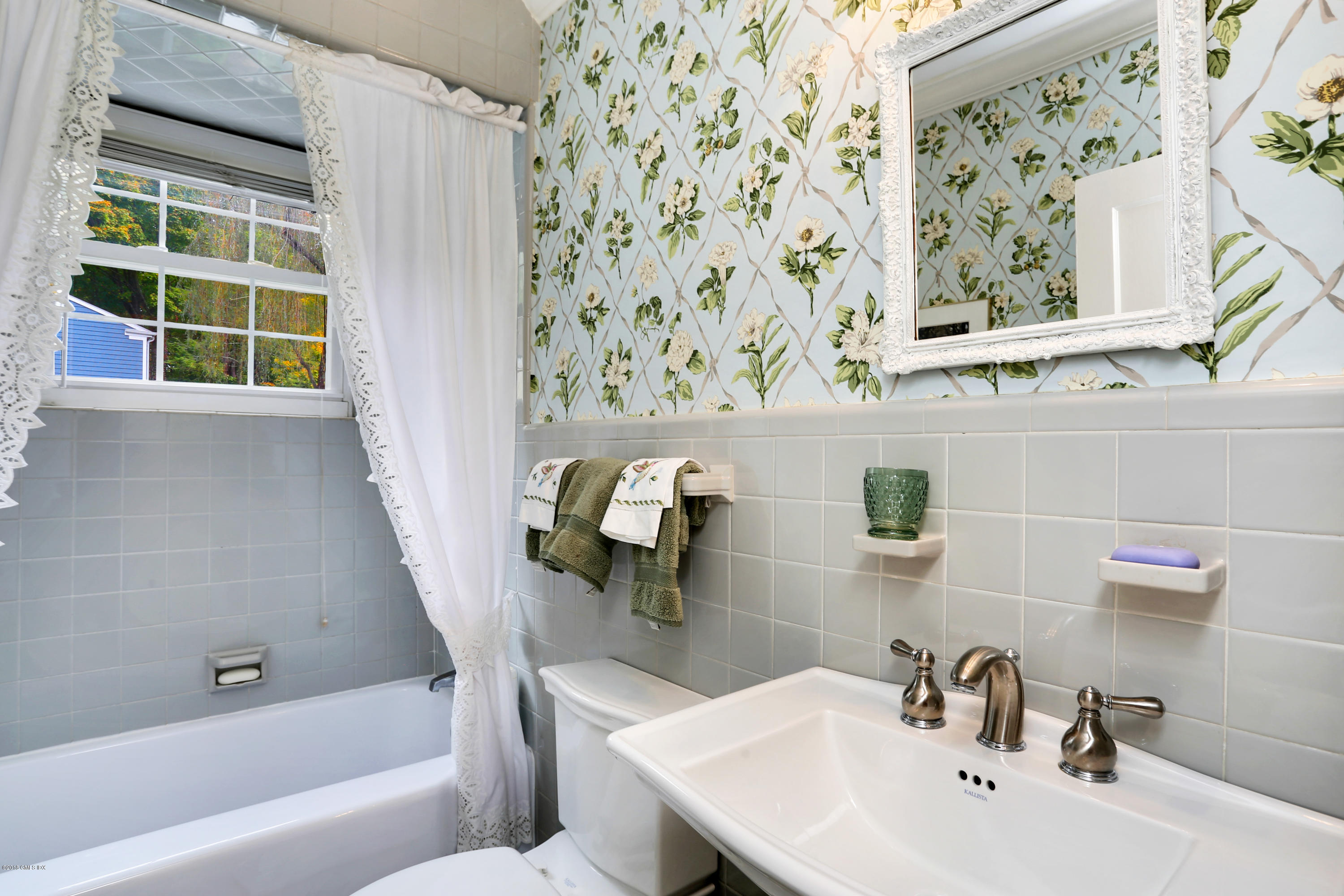 98 Valley Road, Unit 3 Cos Cob, CT 06807 - Photo 8 of 22 98 Valley Rd Unit APT 3 Cos-print-010-12