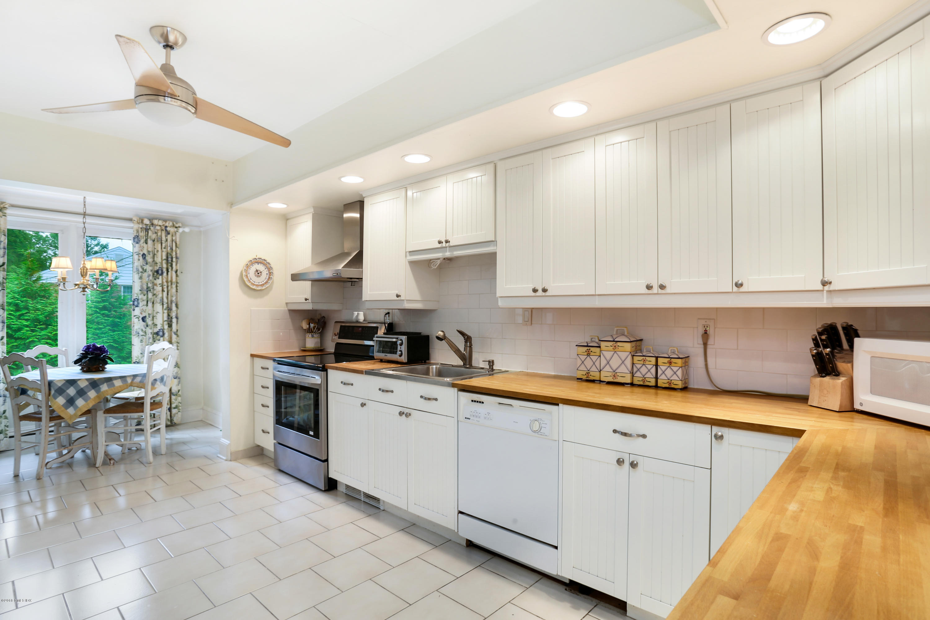 98 Valley Road, Unit 3 Cos Cob, CT 06807 - Photo 10 of 22 98 Valley Rd Unit APT 3 Cos-print-013-24