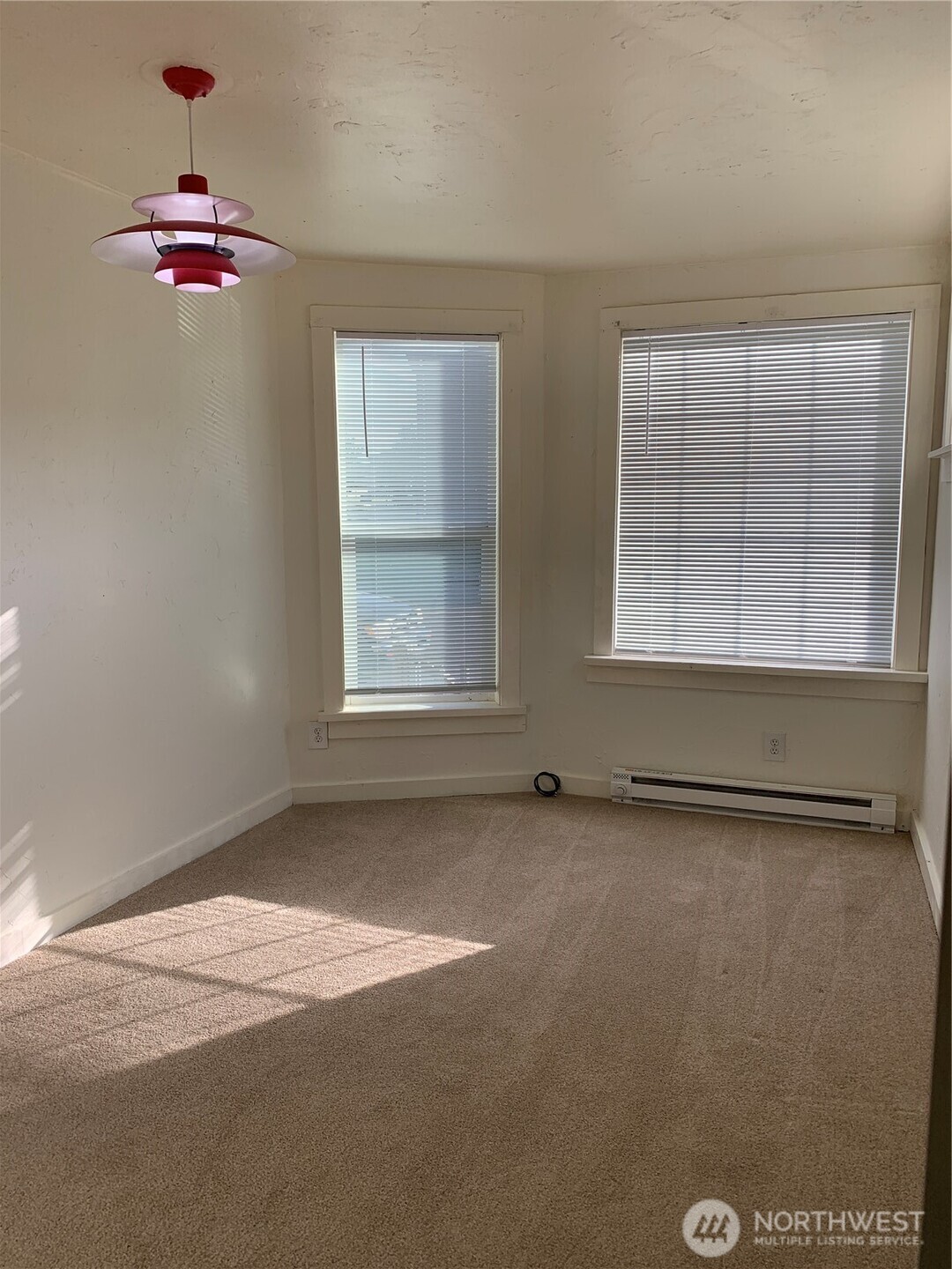 316 North F Street Aberdeen, WA 98520 - Photo 14 of 40 an empty room with windows