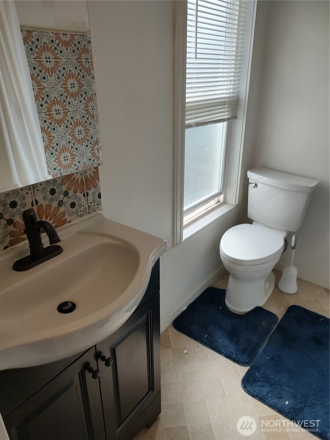 316 North F Street Aberdeen, WA 98520 - Photo 19 of 40 a bathroom with a sink and a toilet