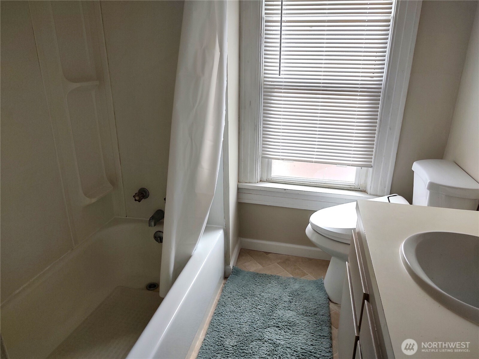 316 North F Street Aberdeen, WA 98520 - Photo 20 of 40 a bathroom with a sink a toilet and bathtub