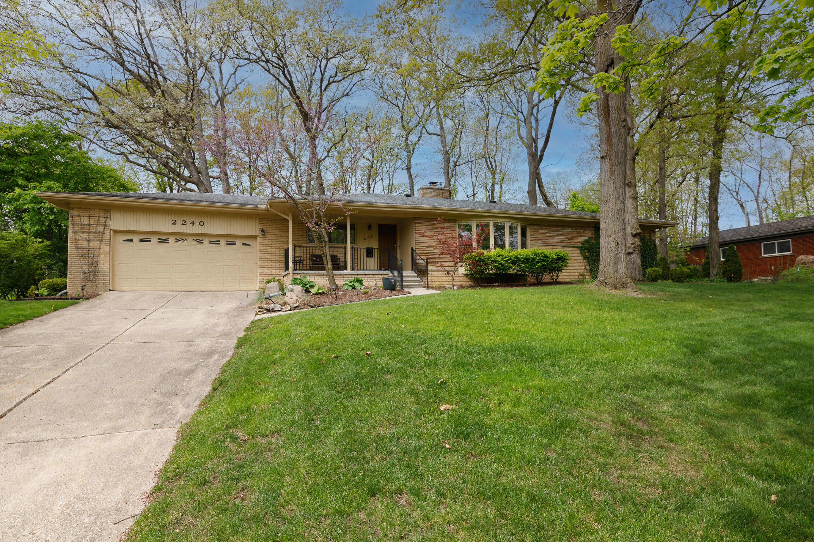 2240 Needham Road Ann Arbor, MI 48104 - Photo 8 of 55 Front