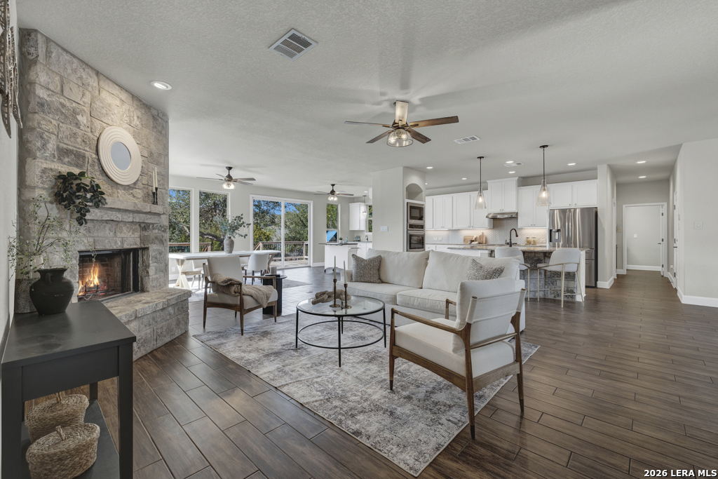 1621 Angolo New Braunfels, TX 78132 - Photo 7 of 46