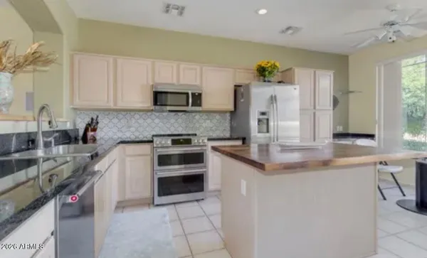 $2,200 | 20456 North 94th Lane, Peoria, AZ 85382
