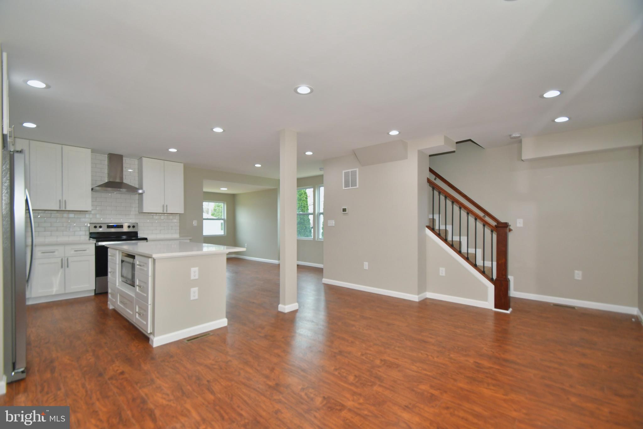 3003 Wells Avenue Sparrows Point, MD 21219 - Photo 4 of 25 Living Room