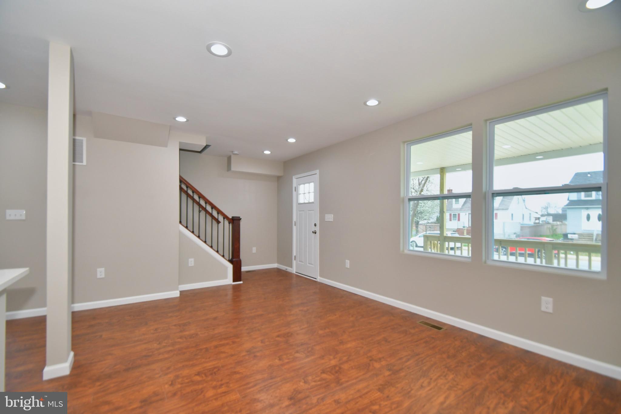 3003 Wells Avenue Sparrows Point, MD 21219 - Photo 10 of 25 Living Room