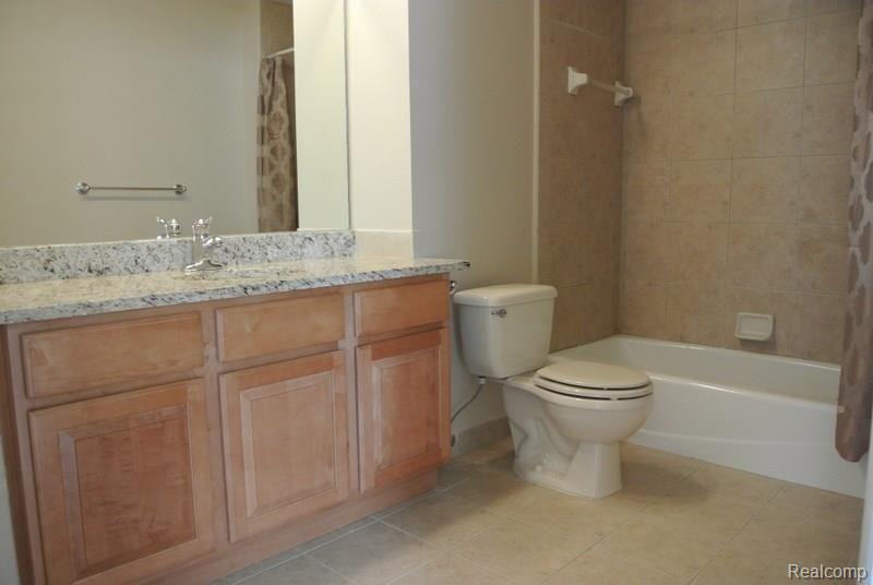 509 Worthington Road Canton, MI 48188 - Photo 21 of 33 Master Bath, Ceramic Tile and Granite Counters