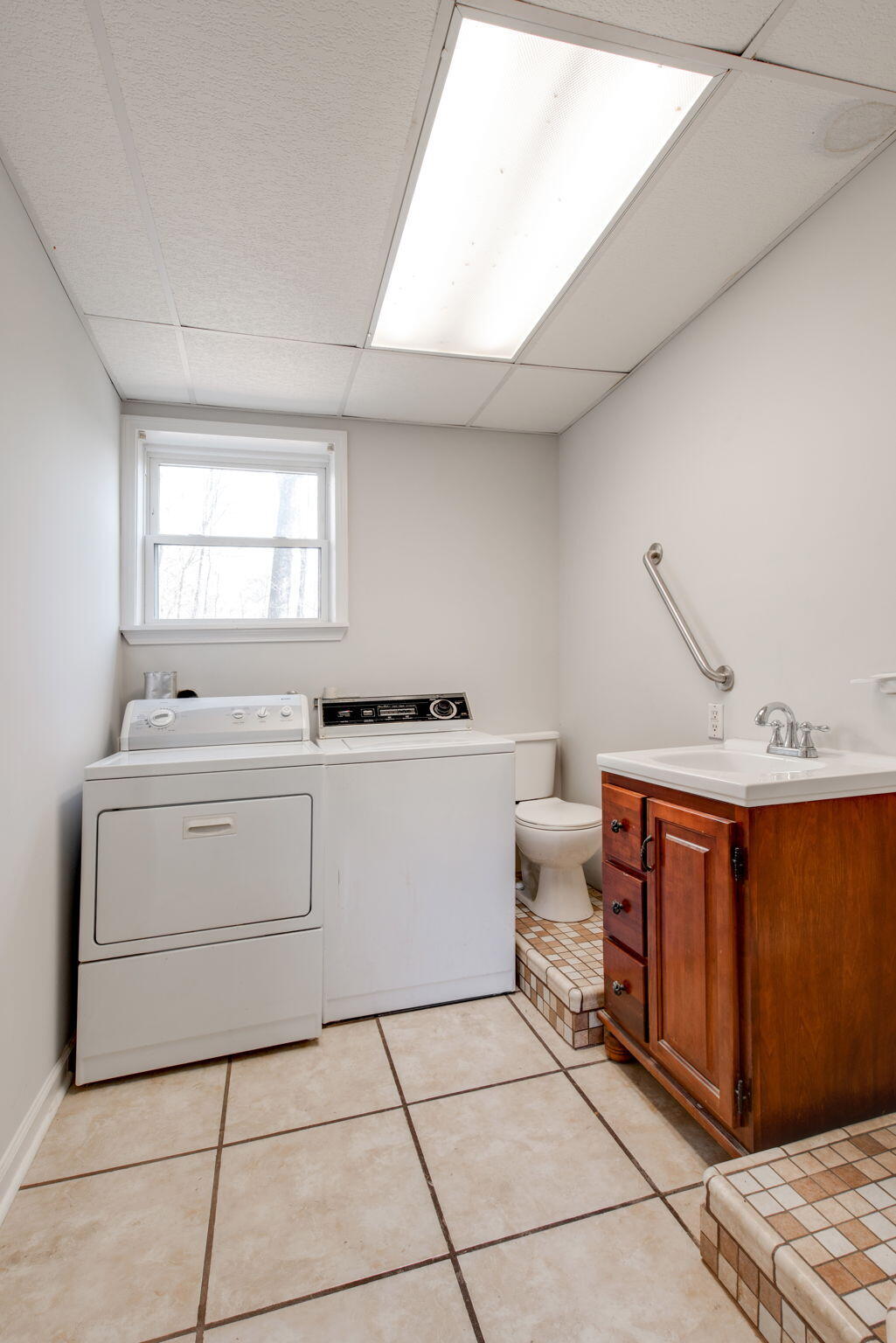 1173 Boy Scout Road Hixson, TN 37343 - Photo 32 of 45 Versitile Space w/Laundry