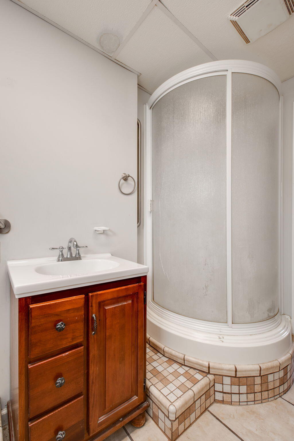1173 Boy Scout Road Hixson, TN 37343 - Photo 33 of 45 3rd Bathroom