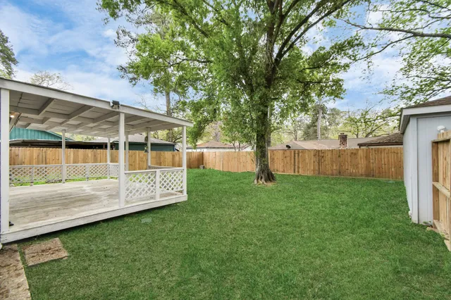 a view of a house with backyard and sitting area