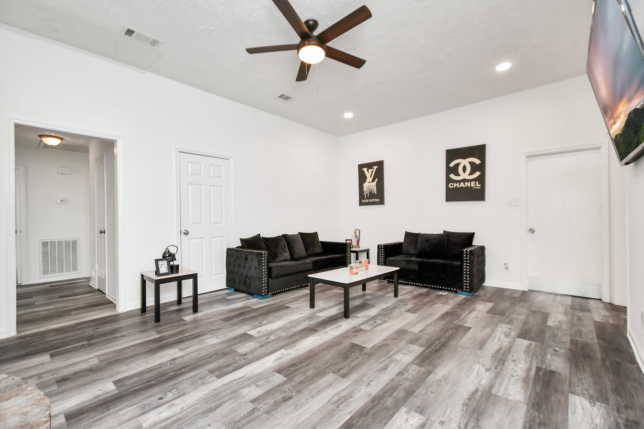 22723 Earlmist Drive Spring, TX 77373 - Photo 4 of 20 a living room with furniture and a wooden floor